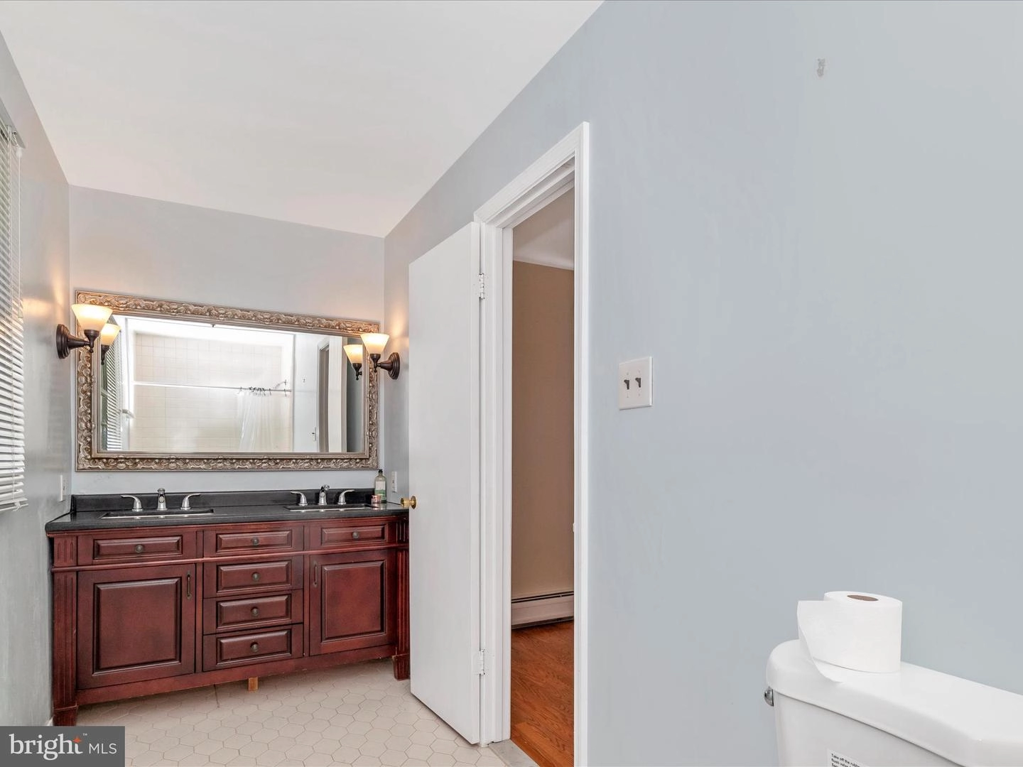 Bath - 12540 Falls Rd, Potomac, MD 20854 photo 3 of 5