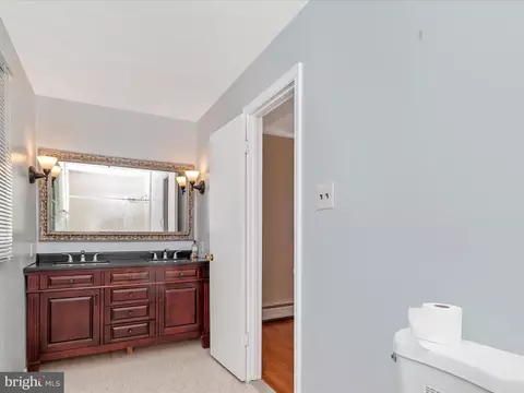 Bath - 12540 Falls Rd, Potomac, MD 20854 photo 3 of 5