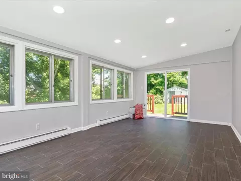 Living - 12540 Falls Rd, Potomac, MD 20854 photo 8 of 9