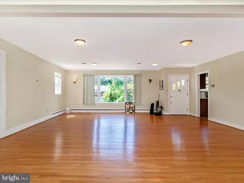 Living - 12540 Falls Rd, Potomac, MD 20854 photo 5 of 9