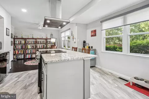 1008 Broadmore Cir, Silver Spring, MD 20904 photo 4