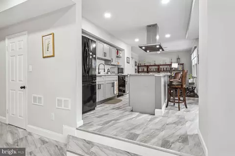1008 Broadmore Cir, Silver Spring, MD 20904 photo 5