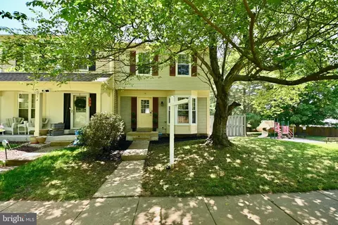 16 Capricorn Ct, Derwood, MD 20855