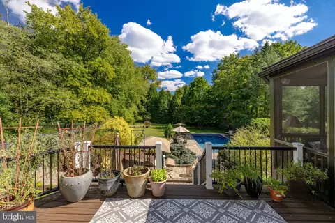 Exterior - 10011 Gary Rd, Potomac, MD 20854 photo 4 of 17