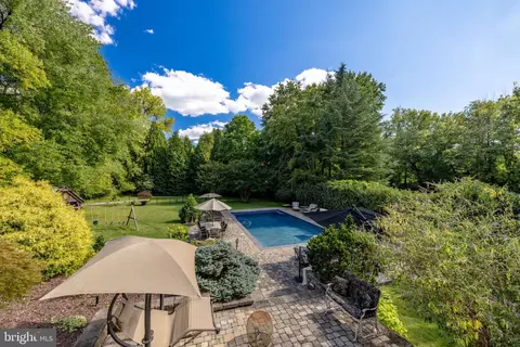Exterior - 10011 Gary Rd, Potomac, MD 20854 photo 6 of 17