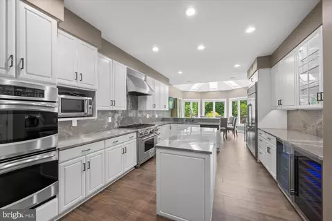 Kitchen - 10011 Gary Rd, Potomac, MD 20854 photo 4 of 5