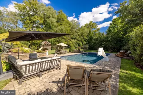 Exterior - 10011 Gary Rd, Potomac, MD 20854 photo 8 of 17