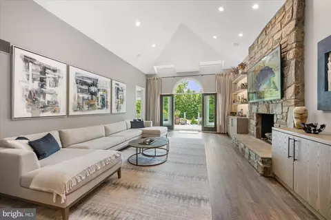 Living - 10011 Gary Rd, Potomac, MD 20854 photo 2 of 4