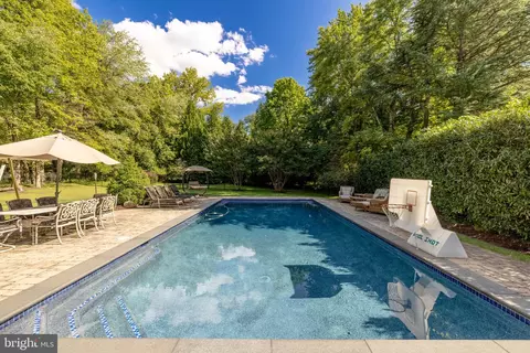 Exterior - 10011 Gary Rd, Potomac, MD 20854 photo 7 of 17