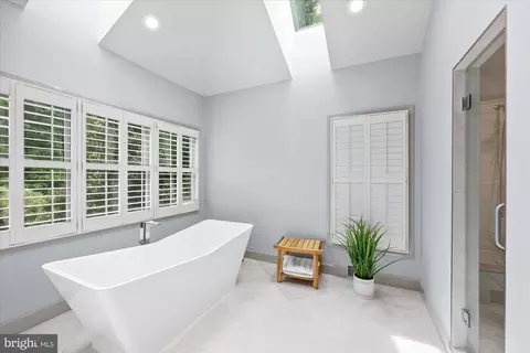 Bath - 10011 Gary Rd, Potomac, MD 20854 photo 1 of 7