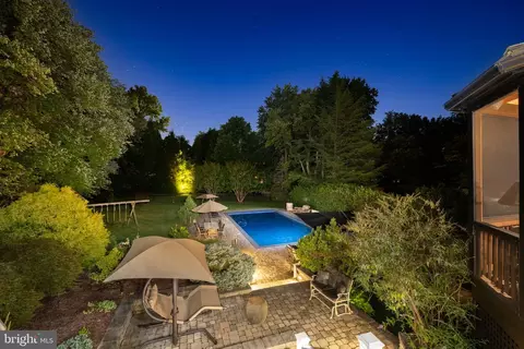 Exterior - 10011 Gary Rd, Potomac, MD 20854 photo 9 of 17