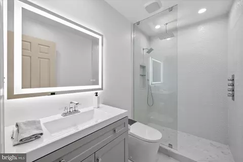 Bath - 10011 Gary Rd, Potomac, MD 20854 photo 3 of 7