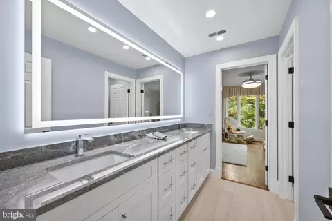 Bath - 10011 Gary Rd, Potomac, MD 20854 photo 4 of 7