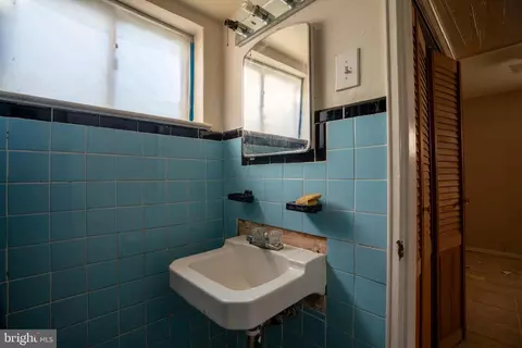 Bath - 1603 Woodman Ave, Silver Spring, MD 20902 photo 2 of 4
