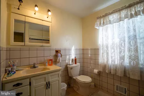 Bath - 1603 Woodman Ave, Silver Spring, MD 20902 photo 3 of 4