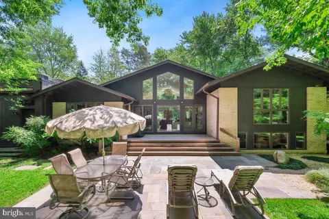 6132 Roseland Dr, North Bethesda, MD 20852