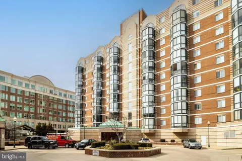 24 Courthouse Sq #311, Rockville, MD 20850