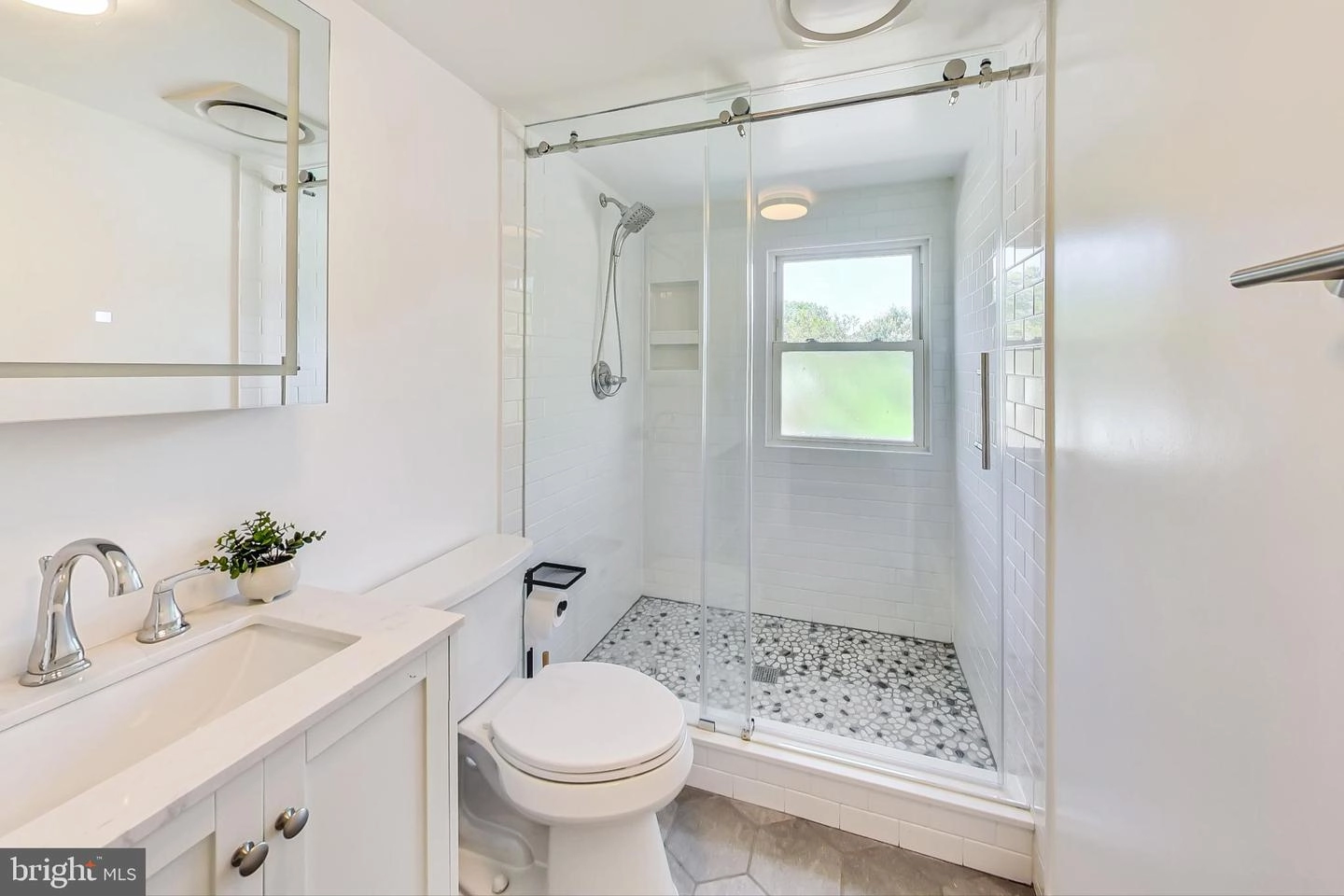 Bath - 10118 Mckenney Ave, Silver Spring, MD 20902 photo 2 of 3
