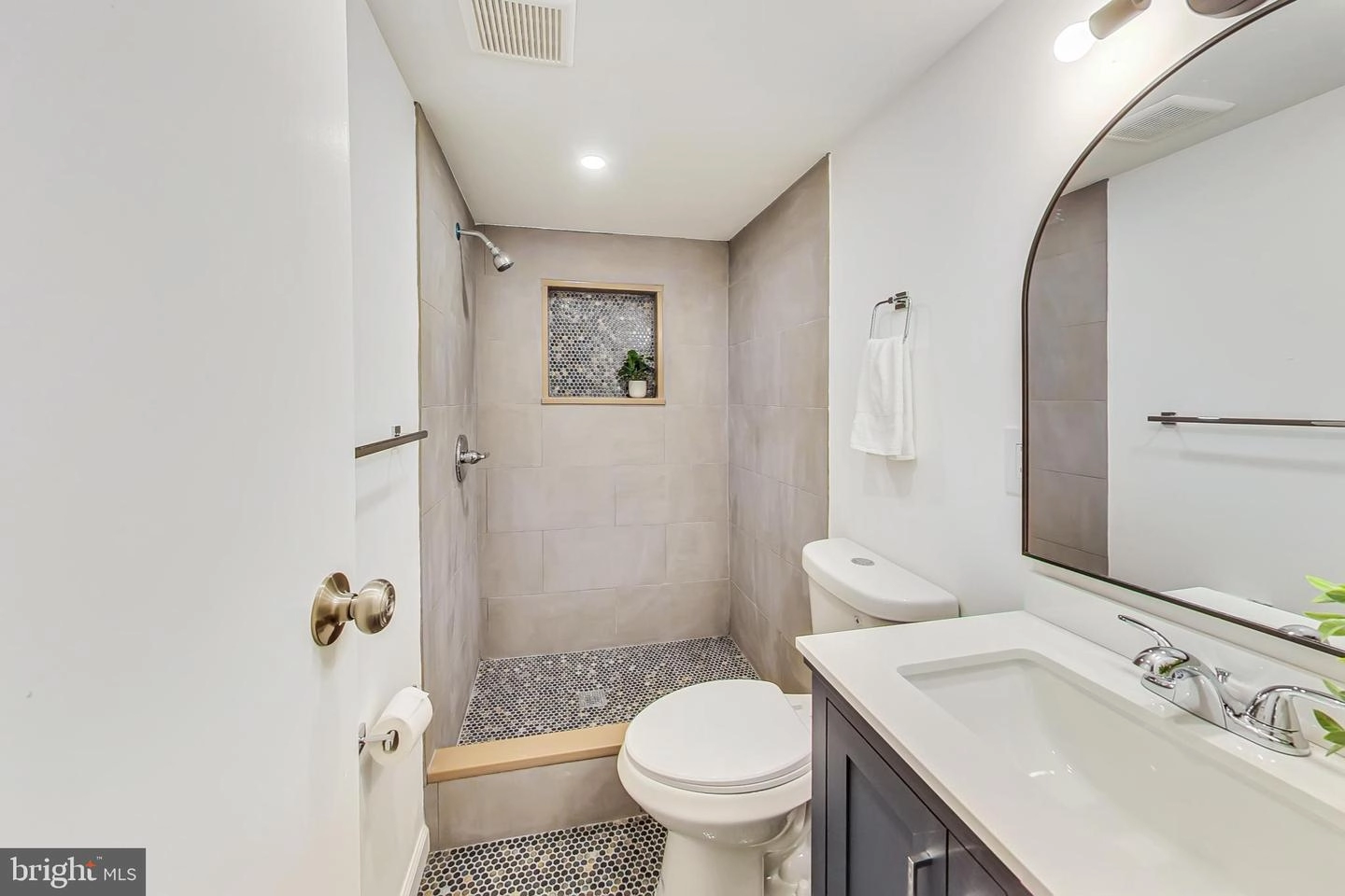 Bath - 10118 Mckenney Ave, Silver Spring, MD 20902 photo 3 of 3