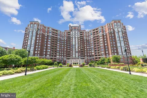 5809 Nicholson Ln #702, North Bethesda, MD 20852