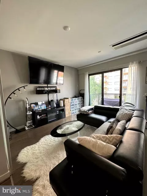 Living - 1320 Fenwick Ln #812, Silver Spring, MD 20910 photo 1 of 2
