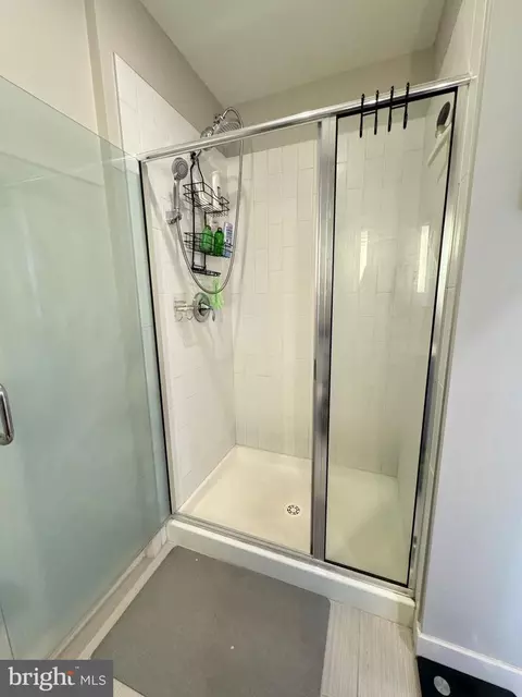 Bath - 1320 Fenwick Ln #812, Silver Spring, MD 20910 photo 1 of 2