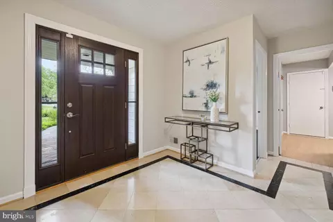 5 Crestview Ct, Potomac, MD 20854 photo 3