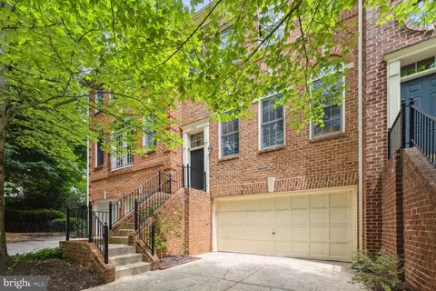 1081 Grand Oak Way, Rockville, MD 20852