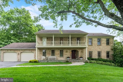 9713 Sotweed Dr, Potomac, MD 20854