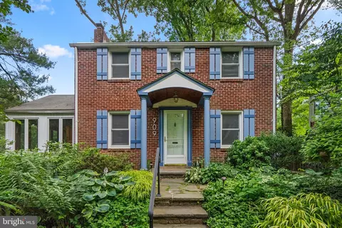 909 Larch Ave, Takoma Park, MD 20912