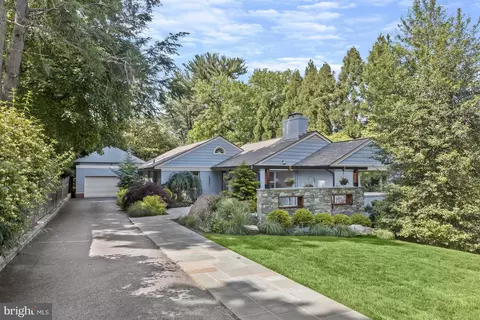 9208 Levelle Dr, Chevy Chase, MD 20815