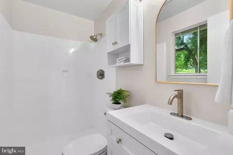Bath - 11523 Charlton Dr, Silver Spring, MD 20902 photo 2 of 2