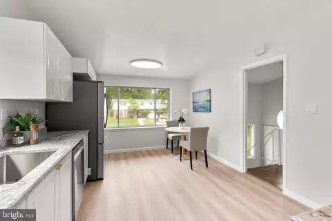 Entry Way - 11523 Charlton Dr, Silver Spring, MD 20902 photo 3 of 4