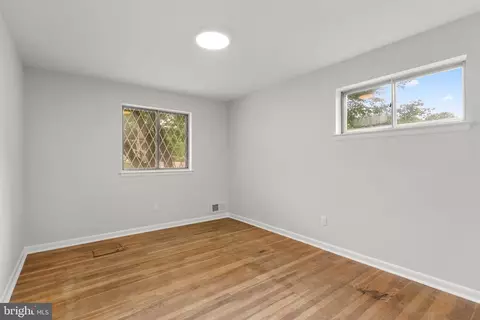 Bedroom - 11523 Charlton Dr, Silver Spring, MD 20902 photo 4 of 6