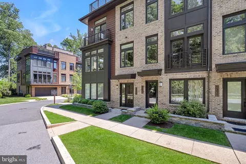 5315 Merriam St, Bethesda, MD 20814