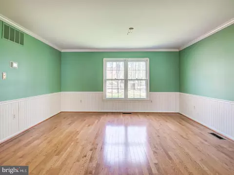 Living - 208 Colesville Manor Dr, Silver Spring, MD 20904 photo 6 of 11