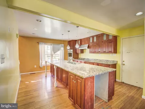 Kitchen - 208 Colesville Manor Dr, Silver Spring, MD 20904 photo 3 of 10