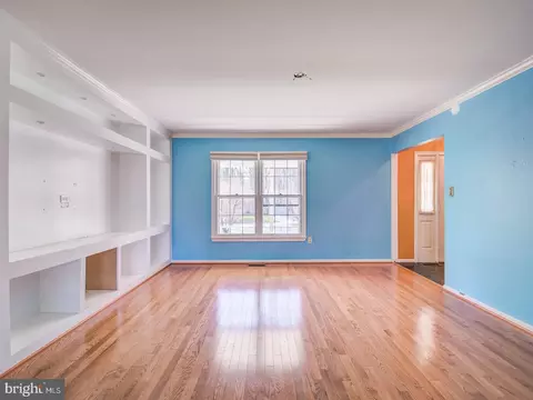 Living - 208 Colesville Manor Dr, Silver Spring, MD 20904 photo 3 of 11