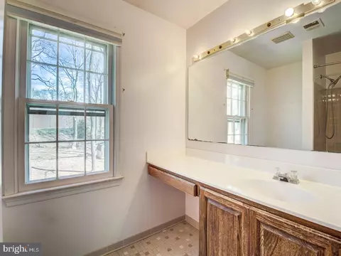 Bath - 208 Colesville Manor Dr, Silver Spring, MD 20904 photo 3 of 7