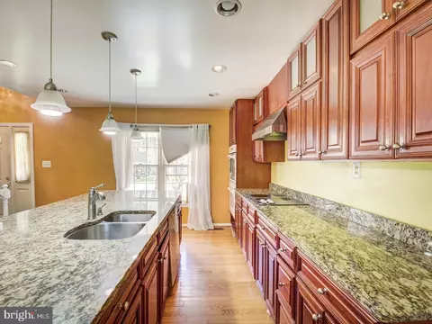Kitchen - 208 Colesville Manor Dr, Silver Spring, MD 20904 photo 6 of 10