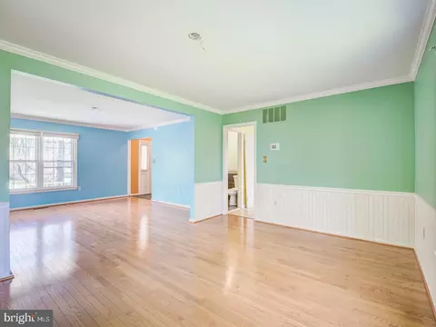 Living - 208 Colesville Manor Dr, Silver Spring, MD 20904 photo 8 of 11