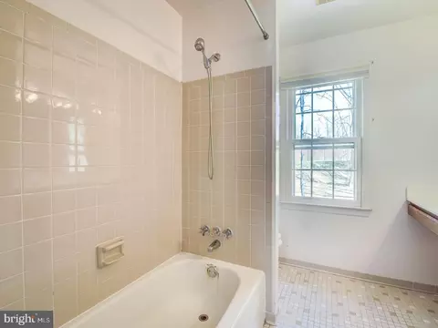 Bath - 208 Colesville Manor Dr, Silver Spring, MD 20904 photo 2 of 7