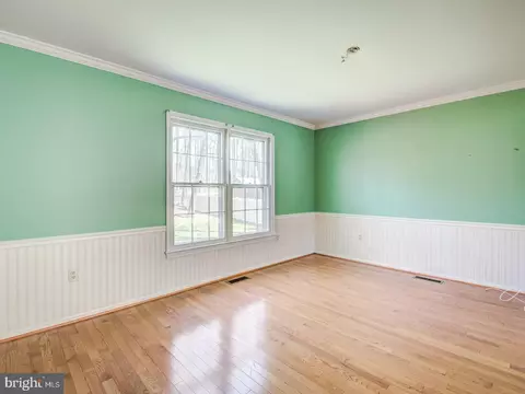 Living - 208 Colesville Manor Dr, Silver Spring, MD 20904 photo 7 of 11