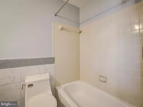 Bath - 208 Colesville Manor Dr, Silver Spring, MD 20904 photo 6 of 7