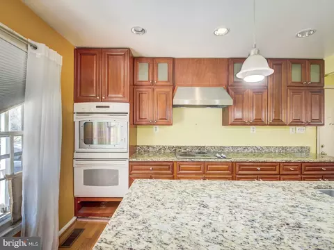 Kitchen - 208 Colesville Manor Dr, Silver Spring, MD 20904 photo 9 of 10