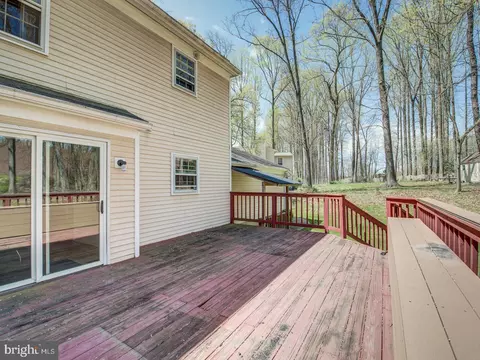Exterior - 208 Colesville Manor Dr, Silver Spring, MD 20904 photo 8 of 10