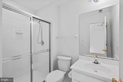 Bath - 17017 Spates Hill Rd, Poolesville, MD 20837 photo 4 of 6