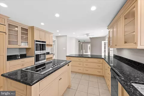 Kitchen - 17017 Spates Hill Rd, Poolesville, MD 20837 photo 7 of 7