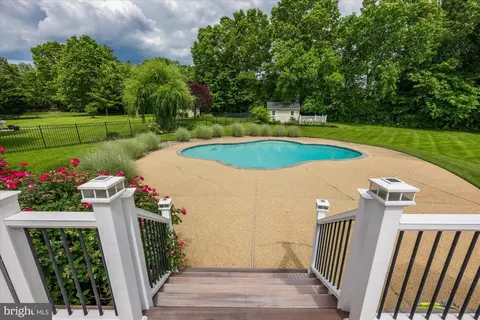 Exterior - 17017 Spates Hill Rd, Poolesville, MD 20837 photo 7 of 11