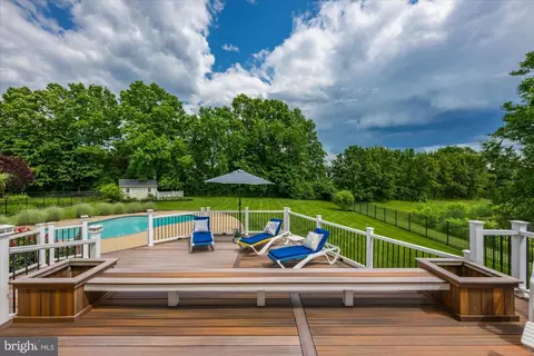 Exterior - 17017 Spates Hill Rd, Poolesville, MD 20837 photo 6 of 11